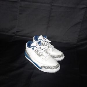 Jordan 3 Retro White and Blue Sneakers Classic Low-Top Design